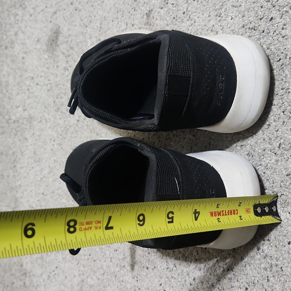 Kizik Unisex Madrid Eco Knit Sneakers in Black Size M 10.5/W 12 - Picture 13 of 13
